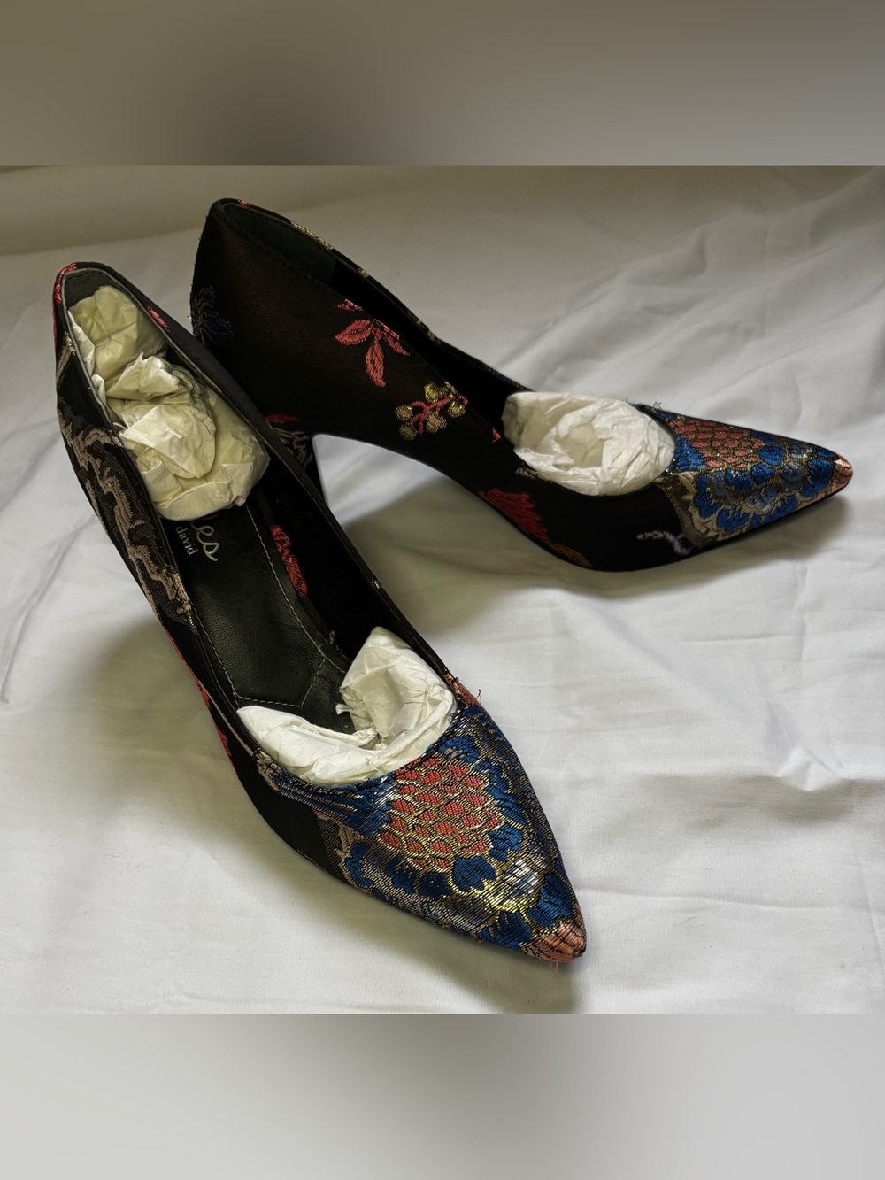 Charles by Charles Davi Embroidered Floral Pumps in floral multi sz 7.5